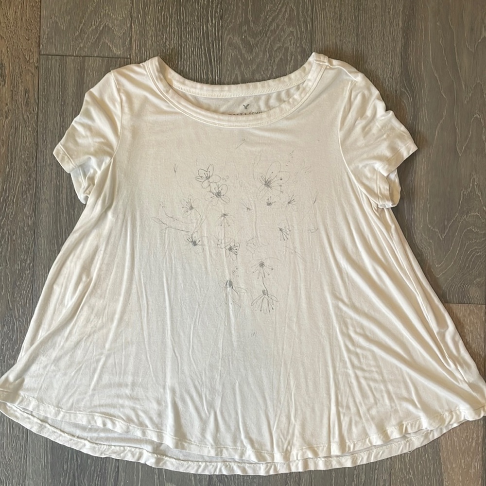 White soft and sexy T shirt from American Eagle. Size Small.